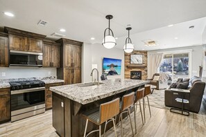 Fridge, microwave, oven, stovetop - Elegant Mountain Retreat Near Jordanelle Reservoir & World-Class Skiing (Hideout)