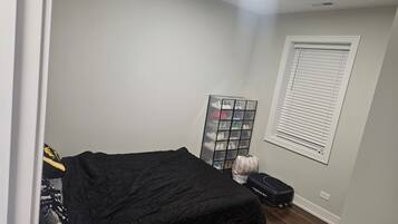 2 bedrooms, iron/ironing board, WiFi