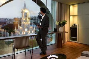 المنشأة من الداخل