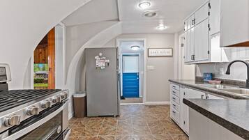 Micro-ondes, four, plaque de cuisson