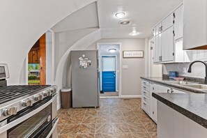 Micro-ondes, four, plaque de cuisson