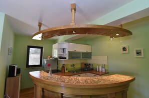 Frigorífic, microones, forn i placa de cuina 