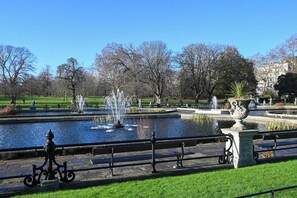 Property grounds - Amazing two bed to bath one reception Property (London)