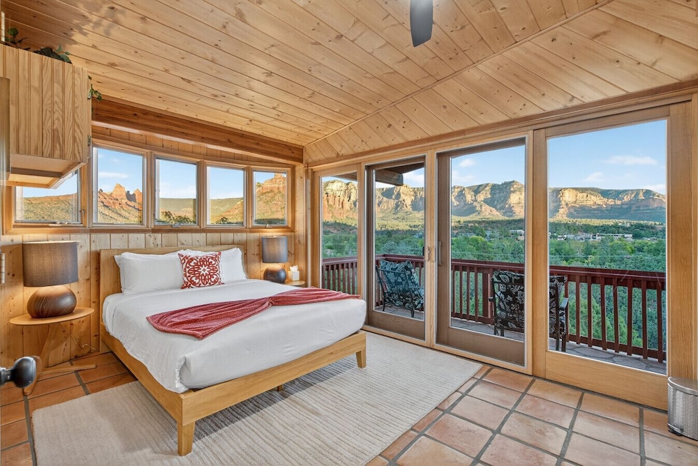 Casa Del Sol | BBQ, Firepit & Hot Tub with Views - Sedona | Stayz