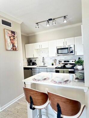 Microwave, oven, stovetop, dishwasher - Homey 1BR Getaway Near Trails & Local Shops (Magnolia)