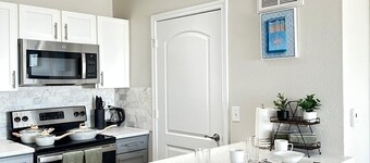 Homey 1BR Getaway Near Trails & Local Shops