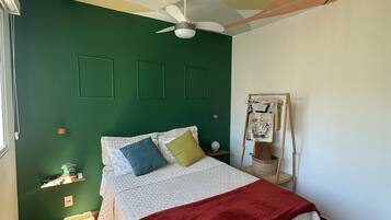 6 slaapkamers, een strijkplank/strijkijzer, wifi, beddengoed