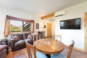 TV - New! Southern Cross Adventure Cabin | Deck, Mountain Views & Glacier NP Access! (Columbia Falls)