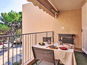 Outdoor dining - Le Luberon by Interhome (Six Fours La Coudoulière)