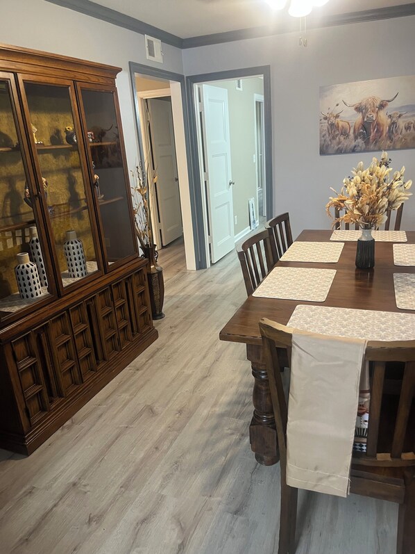 Dining - 4-bedroom house nice neighborhood close to St Simon’s/Jekyll Island (Brunswick)