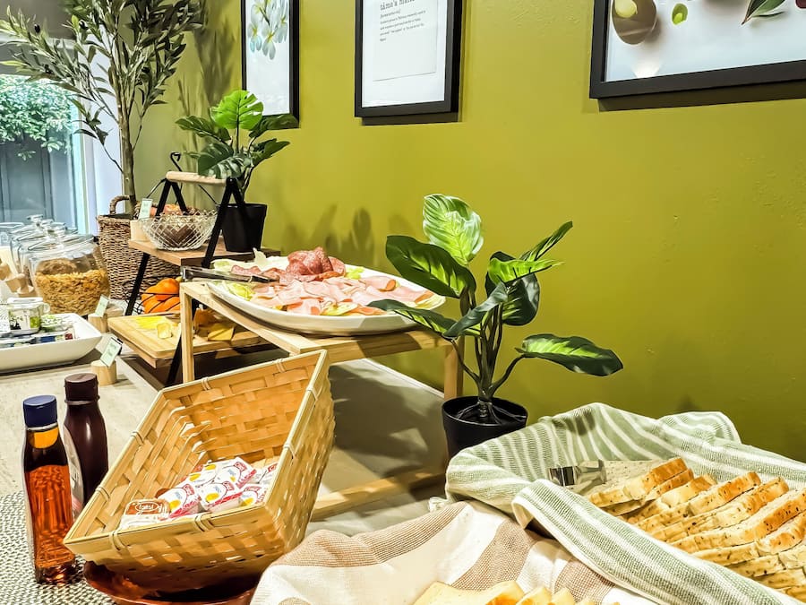 Termasuk sarapan Eropah setiap hari