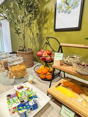 Free daily continental breakfast  - Noa Hotel (Auckland)