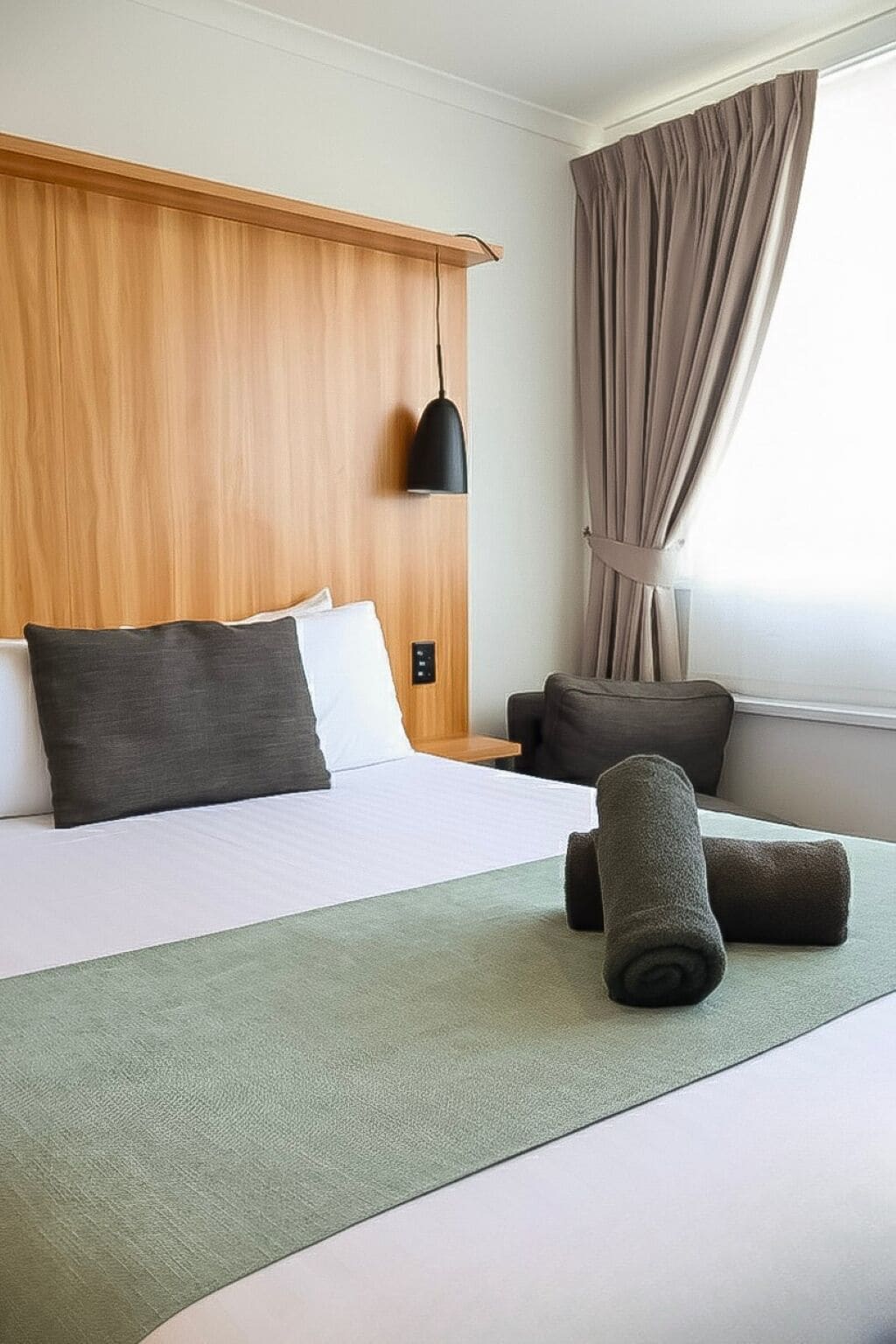 ห้องสแตนดาร์ดดับเบิล, เตียงควีนไซส์ 1 เตียง, ปลอดบุหรี่ | ผ้าม่านกันแสง, Wi-Fi ฟรี, ผ้าปูที่นอน