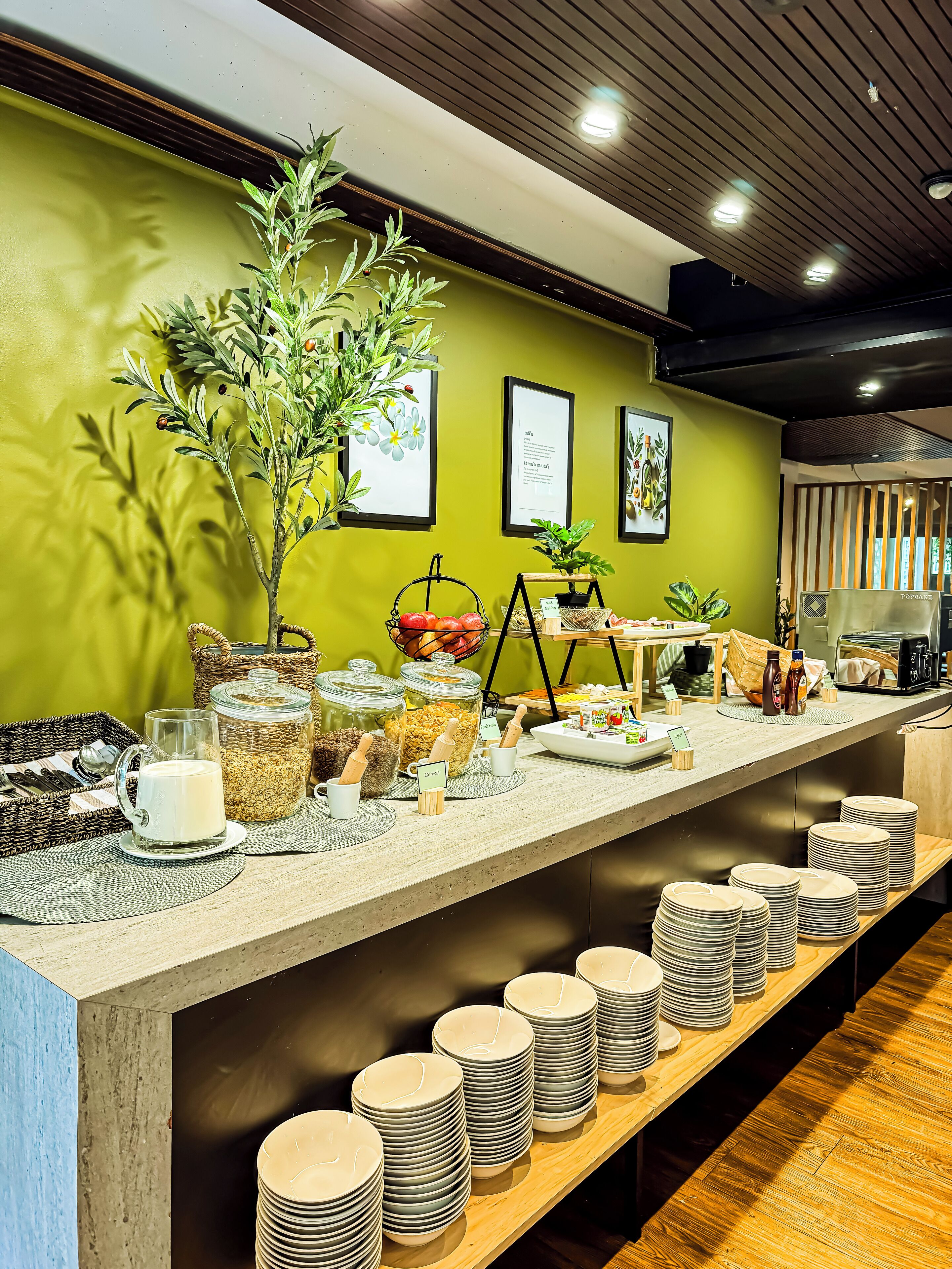 Free daily continental breakfast 