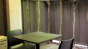 Estudio | Cortinas blackout, wifi gratis y ropa de cama