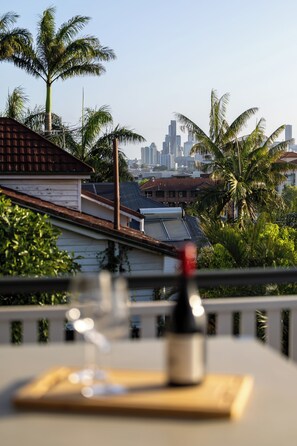 تناول الطعام بالخارج