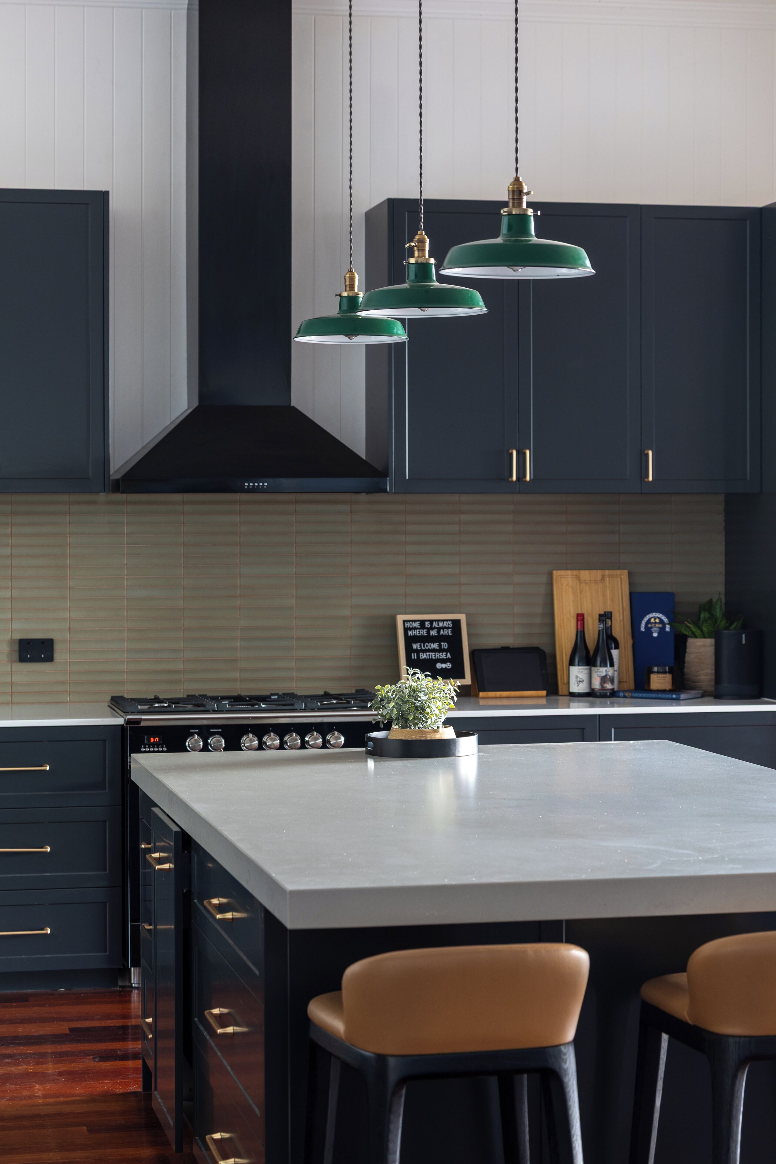 Four à micro-ondes, un four, surface de cuisson, lave-vaisselle