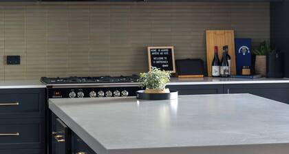 New - Clayfield classic home, with beautiful mountain & city views close to city