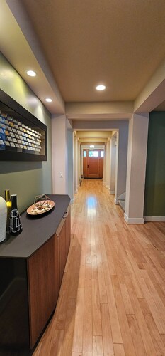 Spacious and beautiful 5-bedroom house in marvelous Auburn Lea Hill area with AC