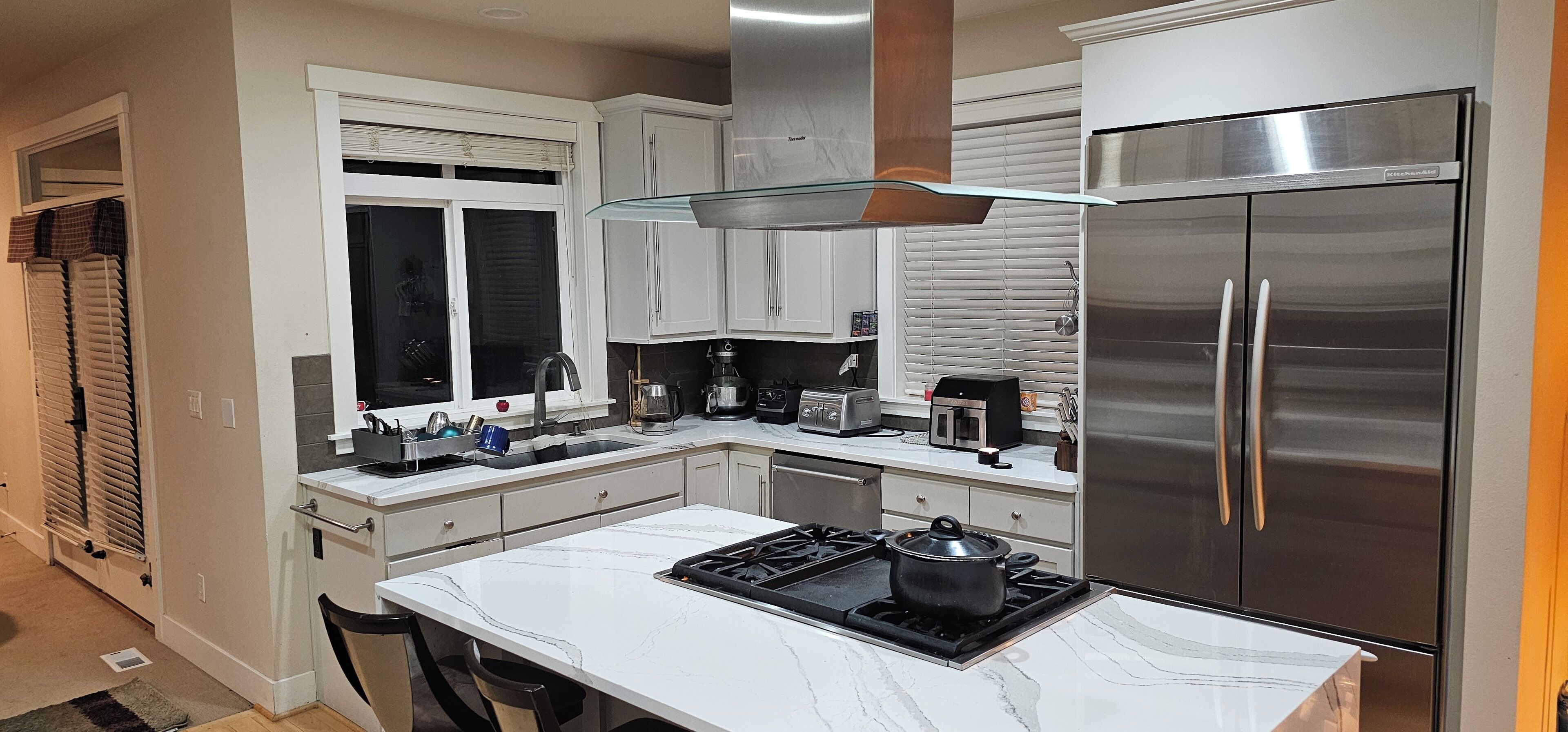 Micro-ondes, four, plaque de cuisson, lave-vaisselle