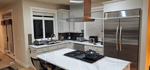 Microondas, horno, parrilla de estufa y lavavajillas 