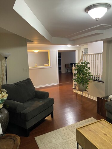 Spacious 1 Bedroom Apartment  To Yourself. Perfect for solo traveller or couples