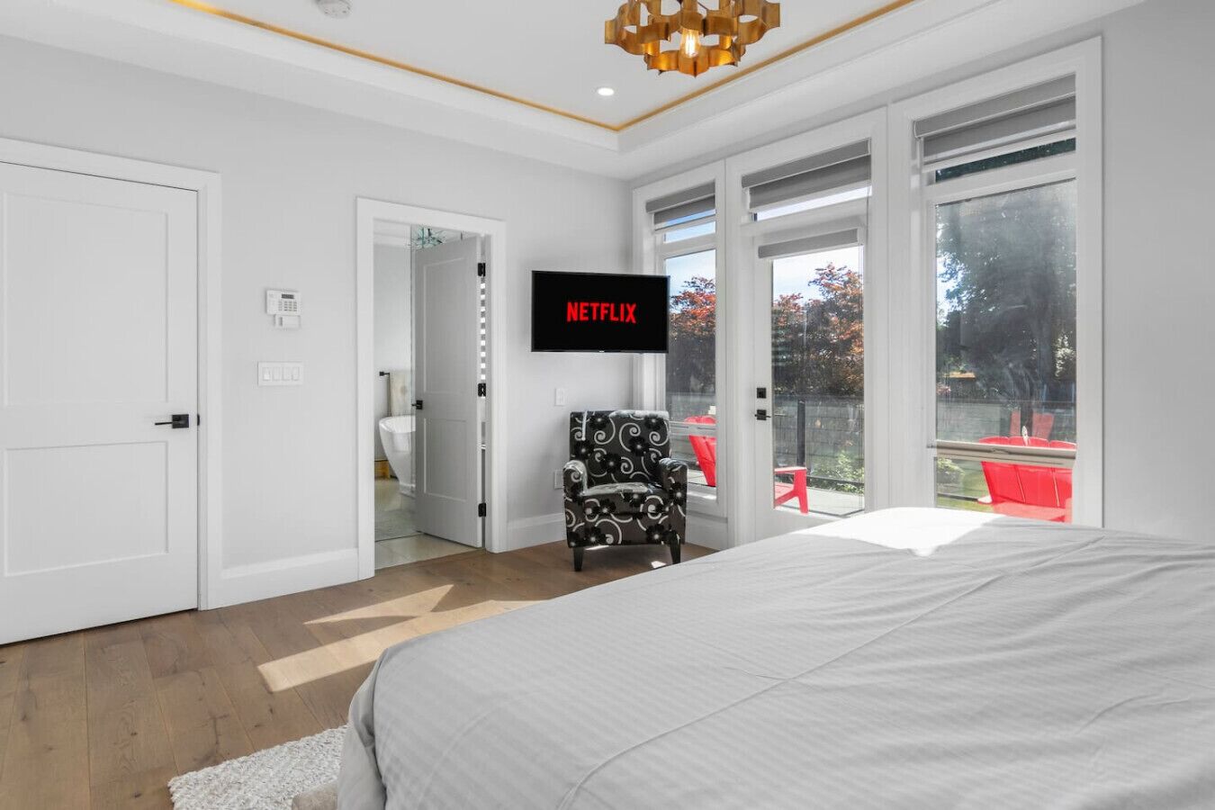 4 bedrooms, desk, iron/ironing board, WiFi