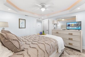 2 bedrooms, iron/ironing board, free WiFi, bed sheets - Beachside Bliss with Stunning Gulf Views & Resort Amenities – Lander's Sunset Lagoon - Roelens (Fort Myers Beach)