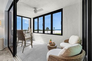 Interior - Beachside Bliss with Stunning Gulf Views & Resort Amenities – Lander's Sunset Lagoon - Roelens (Fort Myers Beach)