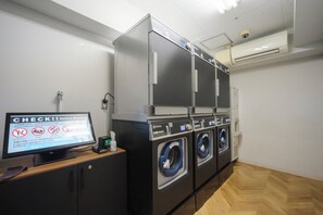 Laundry room - Hiyori Hotel Matsuyama (Matsuyama)