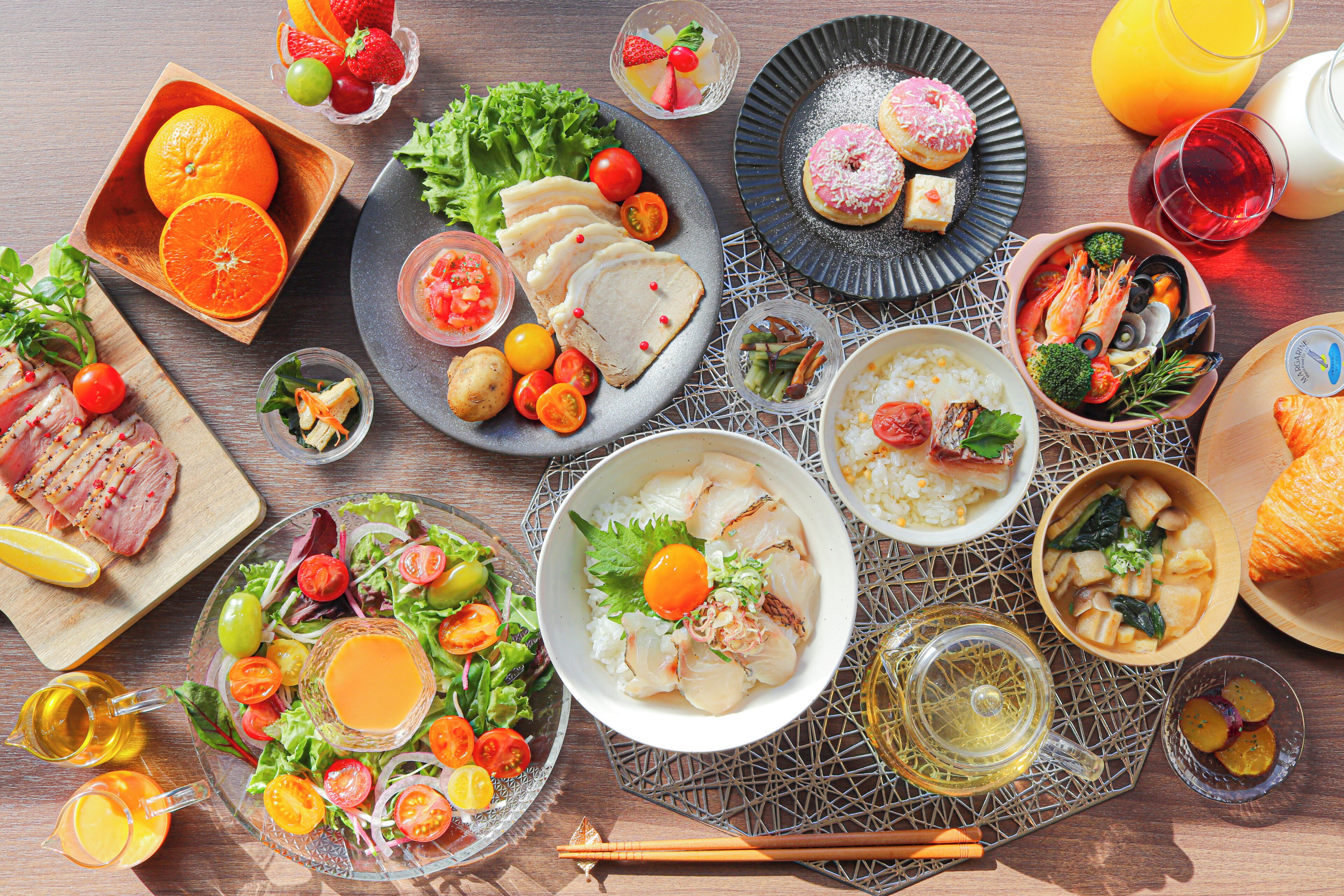 Daily buffet breakfast (JPY 2500 per person)