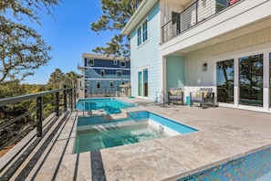 Lämmitetty uima-allas