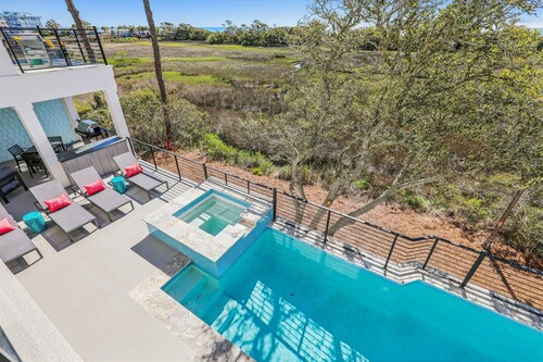 10 Sea Front Lane, Brand New, Oceanfront, Dogs OK, Pool, Views, Elevator