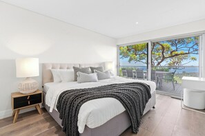 5 bedrooms, desk, iron/ironing board, WiFi