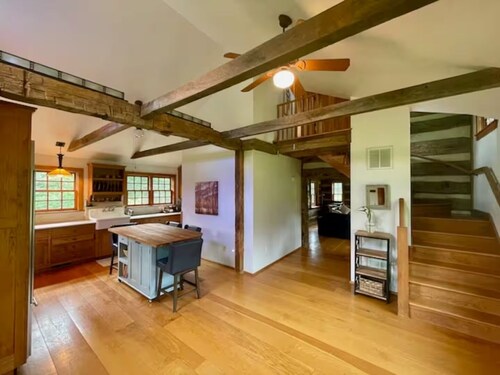 Hummingbird's Rest - Wine Country Cabin Retreat