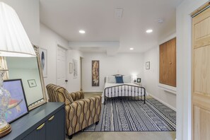 2 bedrooms, desk, iron/ironing board, free WiFi