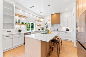 Fridge, microwave, oven, stovetop - The Sedora | King Bed | Luxe (Langley Township)