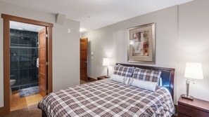 Deluxe Condo, Balcony, Mountain View | Blackout drapes, iron/ironing board, free WiFi, bed sheets - Raven's Nest - Mtn View & Hot Tub (Beaverdell)
