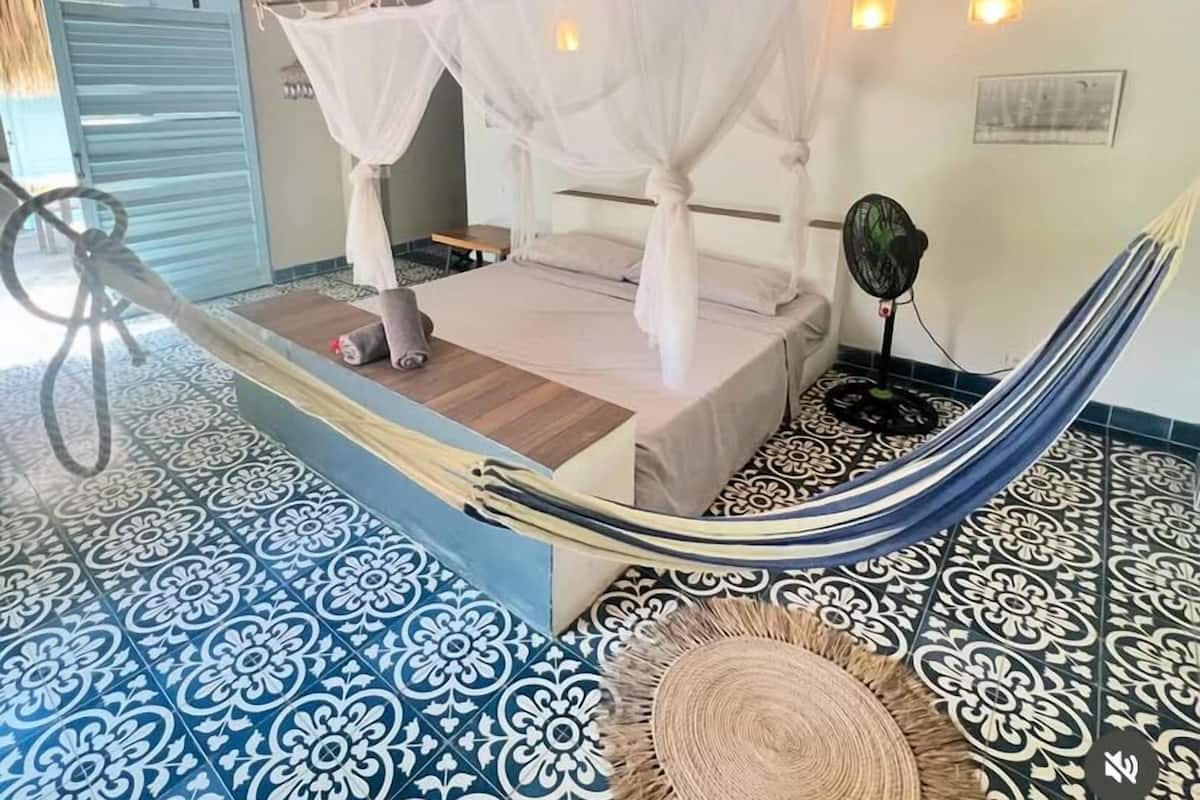 Quarto casal luxo, vista para a piscina | Wi-Fi de cortesia