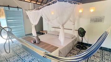 Deluxe tweepersoonskamer, uitzicht op zwembad | Gratis wifi