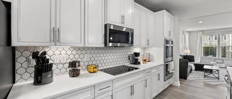 ميكروويف، فرن، موقد طهي مسطح، غسالة أطباق