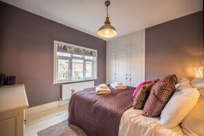 Iron/ironing board, travel crib, WiFi, bed sheets - Number 22, Leiston Road, Aldeburgh (Aldeburgh)