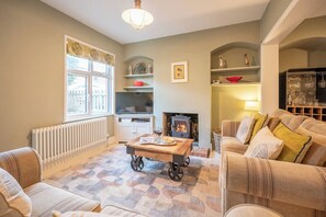 TV, fireplace - Number 22, Leiston Road, Aldeburgh (Aldeburgh)