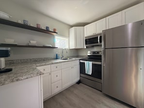 Fridge, microwave, oven, stovetop - Vestavia Guest House-Cozy 1BR (Vestavia Hills)