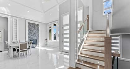 Move Theatre | Easy Hwy Access | 2 King Beds