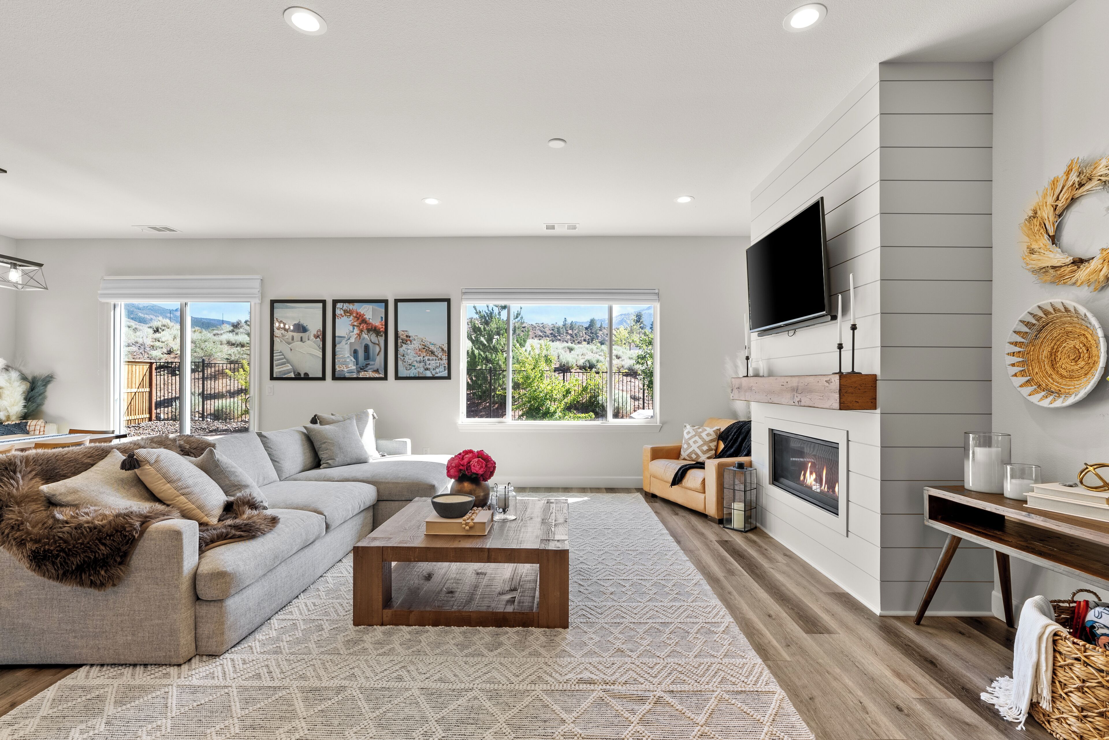 Smart TV, fireplace, stereo