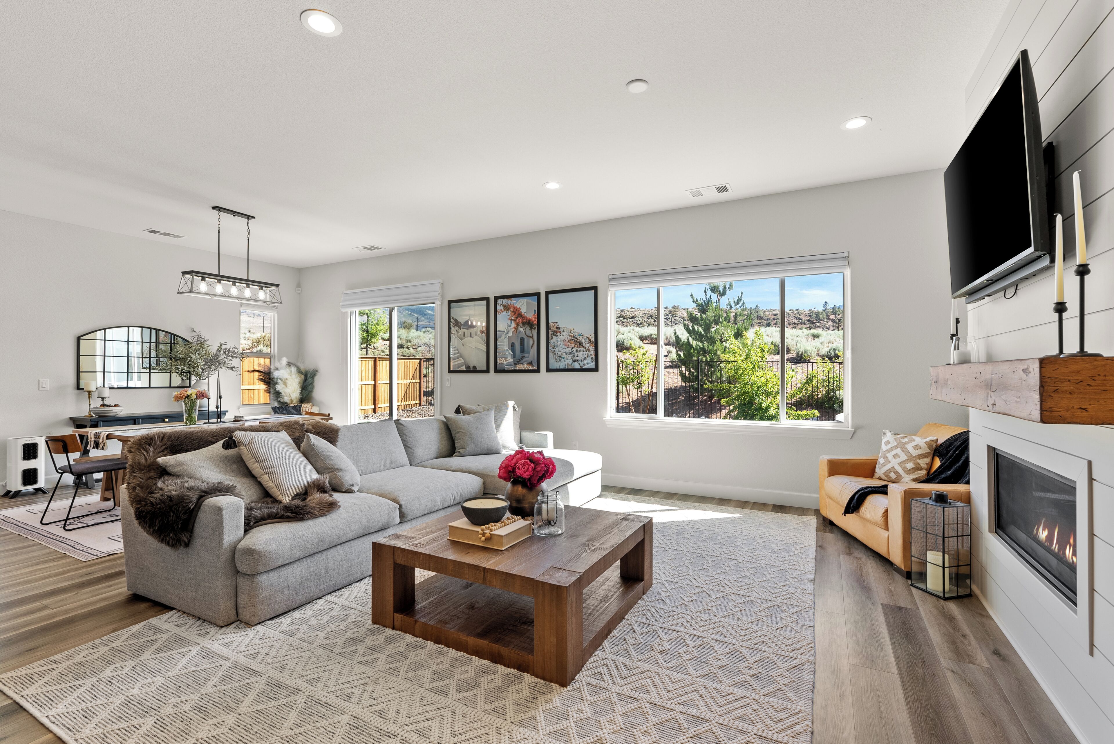 Smart-TV, Kamin, Stereoanlage