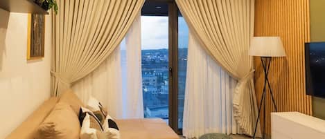 Deluxe Apartment, Balcony, City View | Living area