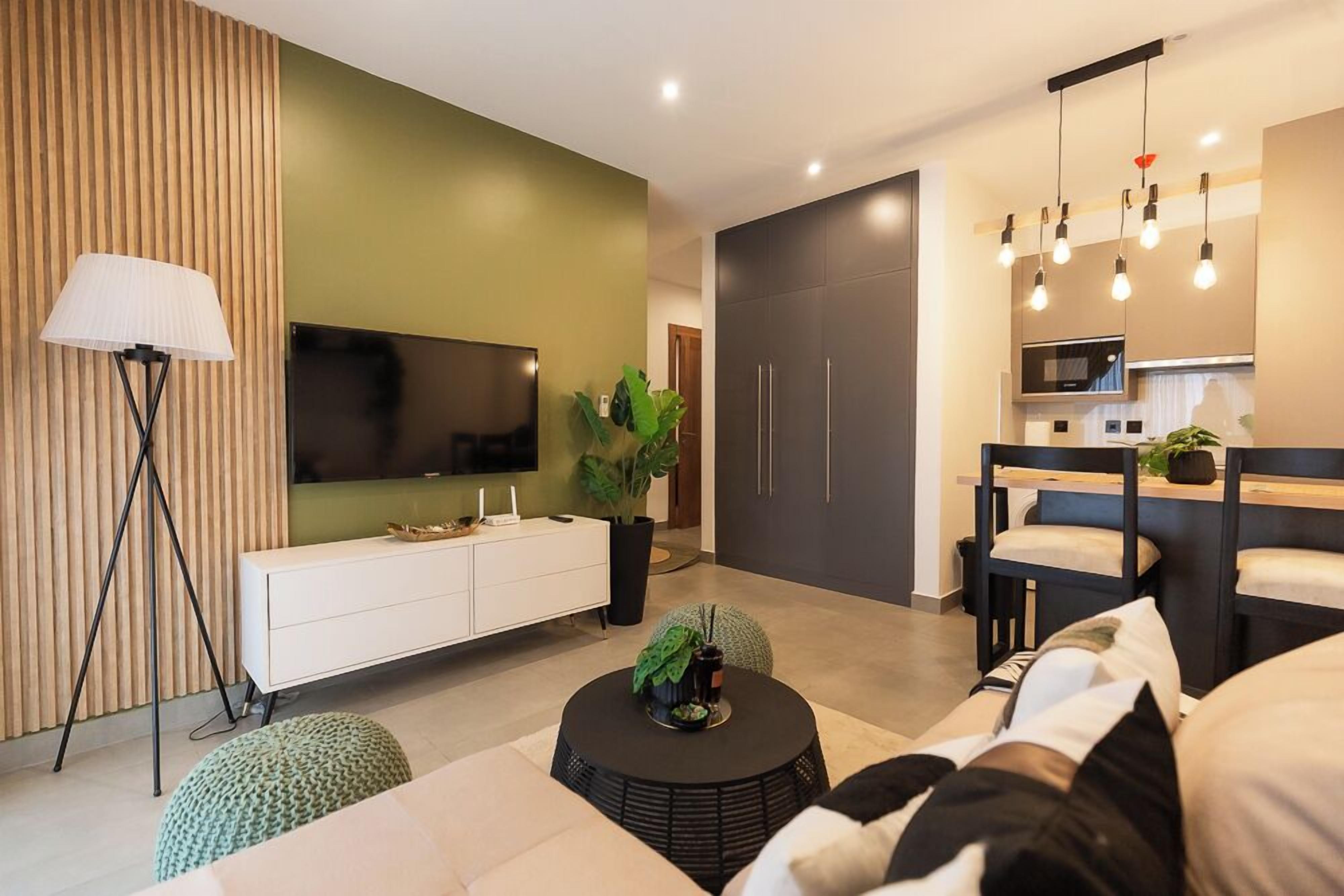 Deluxe Apartment, Balcony, City View | Living area