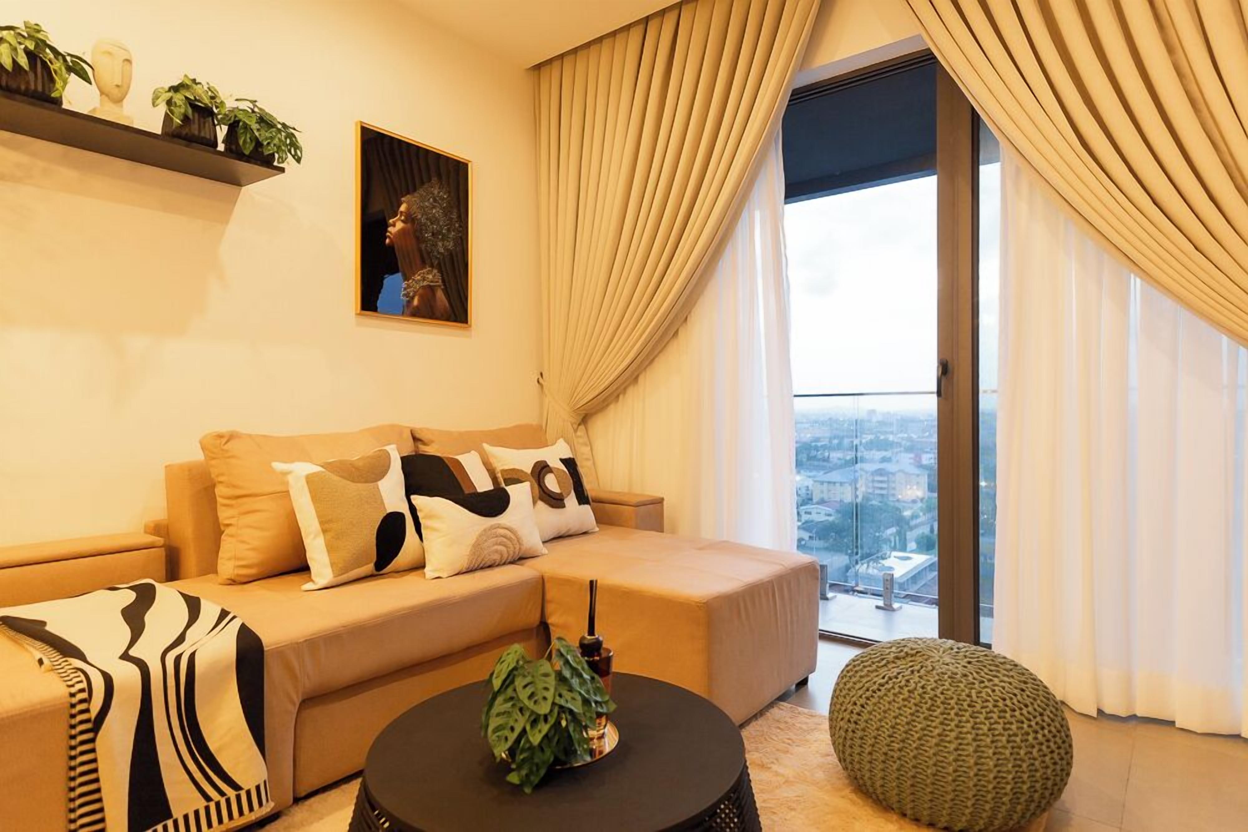 Deluxe Apartment, Balcony, City View | Living area